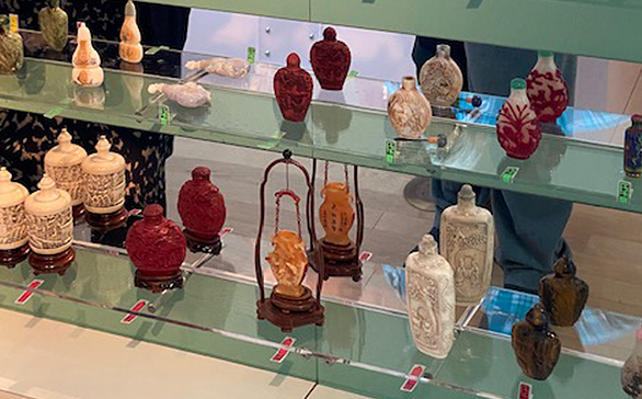 Explore Our Snuff Bottle Exhibit! – The Maridon Museum